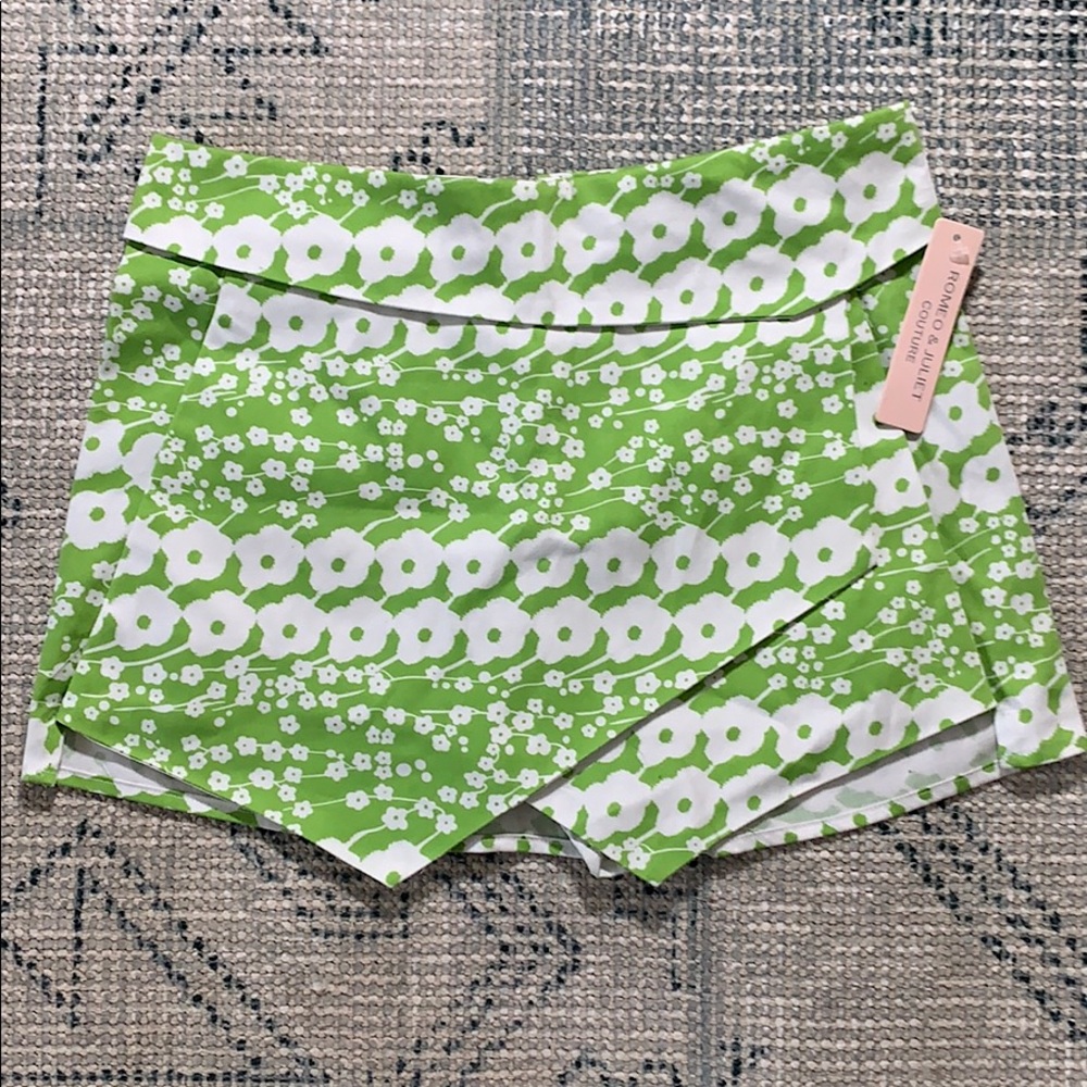 ROMEO & JULIET COUTURE SKORT